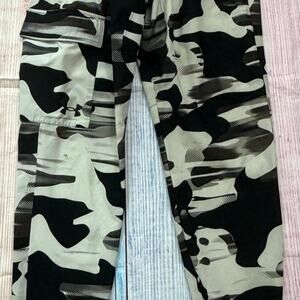 Under Armour Boys Youth Large 14/16 Lightweight Pants White Black EUC